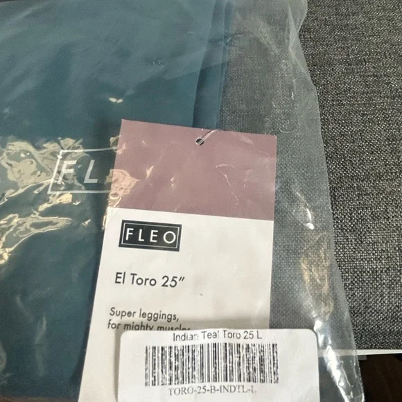 Fleo El Toro 25’ Teal Leggings NWT - Picture 5 of 6